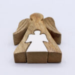 Άγγελος από Ξύλο Μάνγκο με Λευκό Σμάλτο – Angel within Angel – 15 cm - Image 7