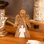Άγγελος από Ξύλο Μάνγκο με Λευκό Σμάλτο – Angel within Angel – 15 cm - Image 9