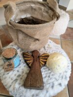 Winter's Meladi Kit – Χειροποίητο Κιτ Χαλάρωσης με Άγγελο, Bath Bomb & Κεράκι Winter Berry - Image 3