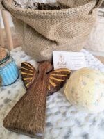 Winter's Meladi Kit – Χειροποίητο Κιτ Χαλάρωσης με Άγγελο, Bath Bomb & Κεράκι Winter Berry - Image 5