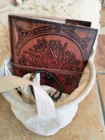 Κιτ “Tree of Life” – Δερμάτινο Τετράδιο & Βραχιόλι Feng-Shui σε Λινάτσα