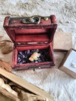 Boho Zen Gift Box – Χελώνα Ουνακίτη σε Σεντούκι με Αμέθυστο, Ασημένιο Βραχιόλι & Ξύλινο Χριστουγεννιάτικο Στολίδι - Image 3