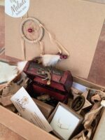 Boho Zen Gift Box – Χελώνα Ουνακίτη σε Σεντούκι με Αμέθυστο, Ασημένιο Βραχιόλι & Ξύλινο Χριστουγεννιάτικο Στολίδι
