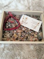 Boho Κιτ «Love & Light» – Κολιέ Stainless Steel Βελγίου & Φυσικό Βραχιόλι Καρύδας Ινδονησίας σε Ξύλινο Κουτί