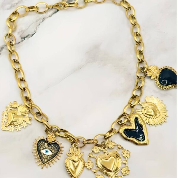 Κολιέ Boho Chic με Ιερές Καρδιές (Sacred Heart Charms) – Wild & Free