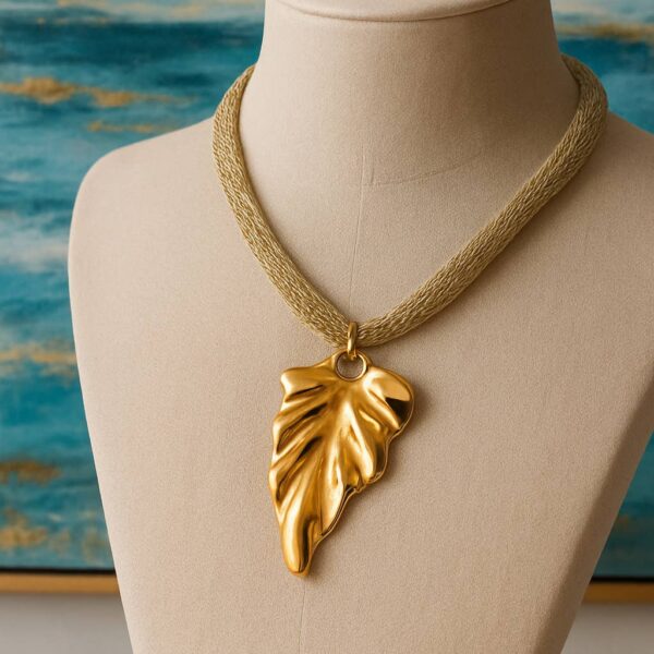 Κολιέ Boho Chic με Χρυσό Φύλλο – Wild & Free