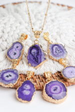 Κολιέ από Ανοξείδωτο Ατσάλι με Φυσική Πέτρα Αχάτη (Agate) – Μωβ Αποχρώσεις