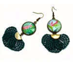 Tropical Boho Σκουλαρίκια με Λουλούδια – Χειροποίητα Σκουλαρίκια με Γυάλινο Καμπουσόν σε Πράσινο