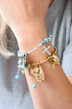 Ελαστικό Βραχιόλι από Ανοξείδωτο Ατσάλι με Τυρκουάζ Πέτρες & Charms - Image 2