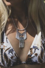 Boho Statement Κολιέ Πολυεπίπεδο με Γεωμετρικά Μοτίβα – Casablanca Collection