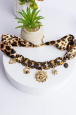 Animal Print Κολιέ με Μαντήλι & Κρεμαστά Στοιχεία από Ανοξείδωτο Ατσάλι – Leopard Style - Image 2
