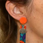Ξύλινα Σκουλαρίκια με African Wax & Ginkgo – Χειροποίητα Ethnic Σκουλαρίκια σε Πορτοκαλί & Μπλε - Image 4