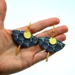 Japanese Ethnic Σκουλαρίκια Βεντάλια – Χειροποίητα Graphic Σκουλαρίκια με Παγώνι & Χρυσά Στοιχεία - Image 4